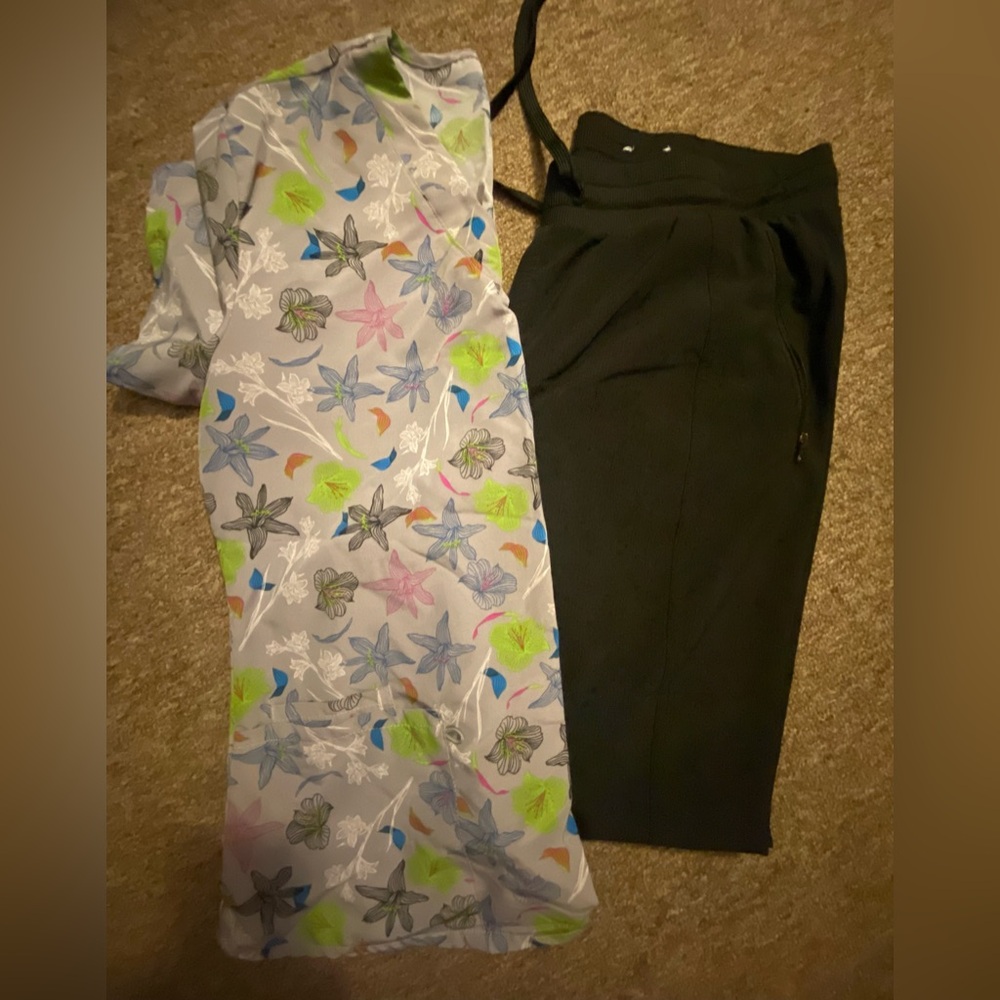 Women's scrubs